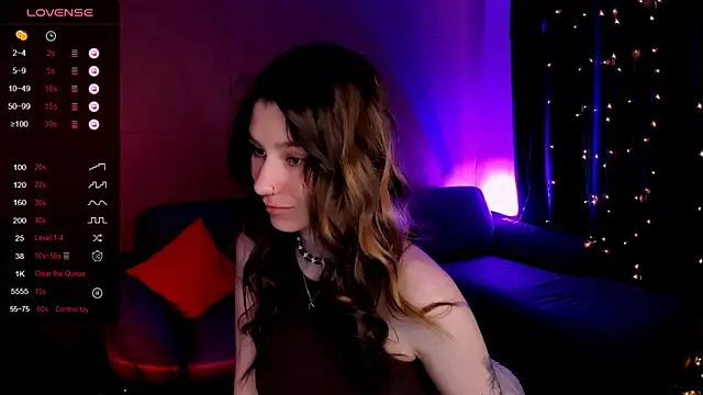 Snapshot of LinaBlossom_ chatting on April 29, 8:29 am LinaBlossom online show from April 29, 8:29 am