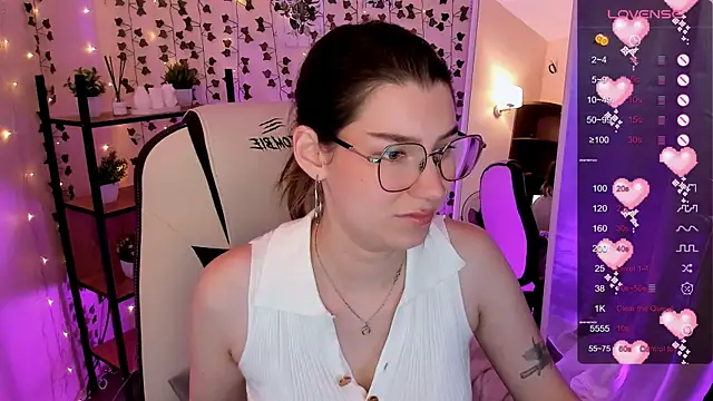 Snapshot of LinaBlossom_ chatting on July 20, 7:11 am LinaBlossom online show from July 20, 7:11 am