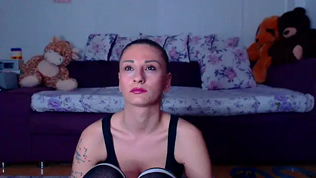 Snapshot of CassieSpell chatting on April 23, 8:33 pm CassieSpell online show from April 23, 8:33 pm