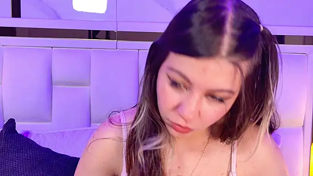 Snapshot of samanthaa_sm chatting on April 22, 3:09 am samanthaa sm online show from April 22, 3:09 am