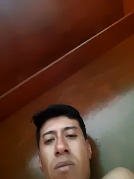 Snapshot of Carlos27hot chatting on October 15, 5:13 pm Carlos27hot online show from October 15, 5:13 pm