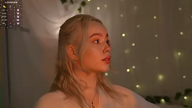 Snapshot of mother__of__dragons chatting on September 23, 10:24 pm mother of dragons online show from September 23, 10:24 pm