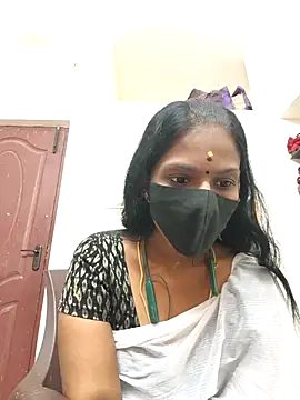 Snapshot of Tamil_Yalini12 chatting on April 26, 4:10 am Tamil Yalini12 online show from April 26, 4:10 am