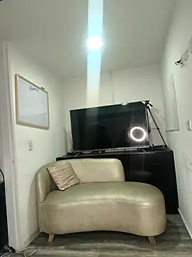 Alisson Stonee online show from April 21, 12:01 am