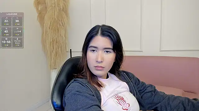 emiilyy cute online show from October 18, 12:28 pm
