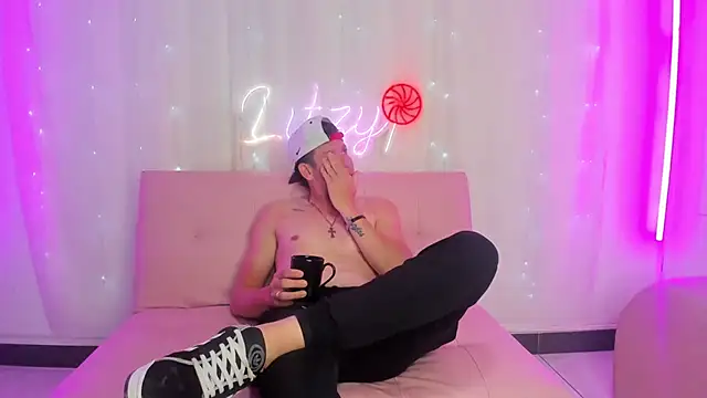 Pink1  online show from October 8, 6:38 pm