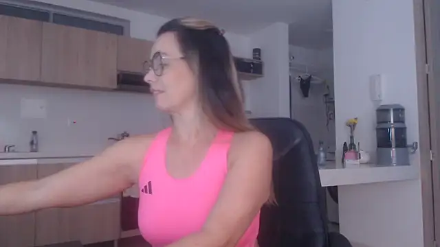 Snapshot of LovePaula chatting on March 11, 11:00 pm LovePaula online show from March 11, 11:00 pm