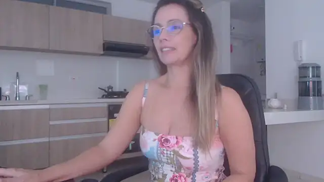 Snapshot of LovePaula chatting on March 21, 11:59 am LovePaula online show from March 21, 11:59 am
