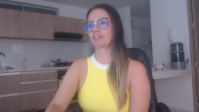 Snapshot of LovePaula chatting on June 8, 2:45 am LovePaula online show from June 8, 2:45 am