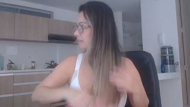 Snapshot of LovePaula chatting on June 22, 12:35 pm LovePaula online show from June 22, 12:35 pm