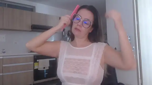Snapshot of LovePaula chatting on July 17, 12:23 pm LovePaula online show from July 17, 12:23 pm