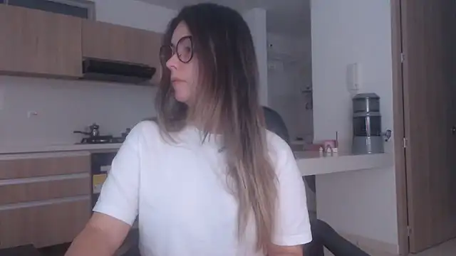 Snapshot of LovePaula chatting on July 19, 1:31 am LovePaula online show from July 19, 1:31 am
