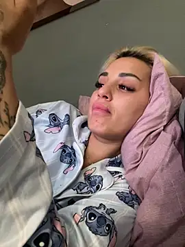 Snapshot of Giullyaxx chatting on September 30, 8:47 pm Giullyaxx online show from September 30, 8:47 pm