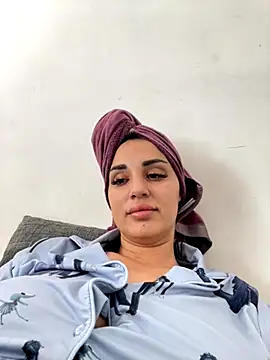 Snapshot of Giullyaxx chatting on October 16, 10:38 am Giullyaxx online show from October 16, 10:38 am