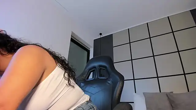 Snapshot of zoee_zi chatting on June 9, 8:42 pm zoee zi online show from June 9, 8:42 pm