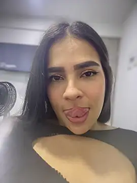 Snapshot of Valery_lux16 chatting on April 22, 9:38 pm Valery lux16 online show from April 22, 9:38 pm