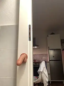 Snapshot of alessiobaz chatting on February 2, 2:10 am alessiobaz online show from February 2, 2:10 am