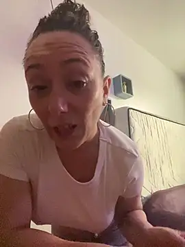 Snapshot of Reine_du_Vice84 chatting on July 15, 9:14 am Reine du Vice84 online show from July 15, 9:14 am