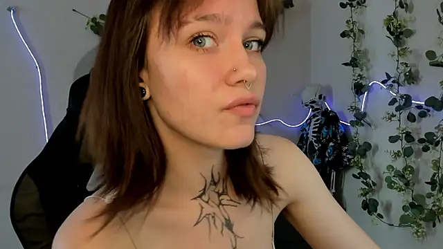 Snapshot of Elastikisss chatting on May 3, 9:04 am Elastikisss online show from May 3, 9:04 am