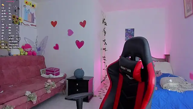 Snapshot of SophieLAmour chatting on September 28, 12:27 am SophieLAmour online show from September 28, 12:27 am