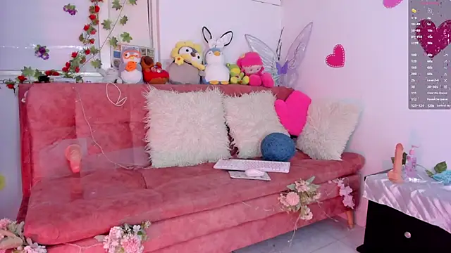 Snapshot of SophieLAmour chatting on October 10, 2:10 am SophieLAmour online show from October 10, 2:10 am