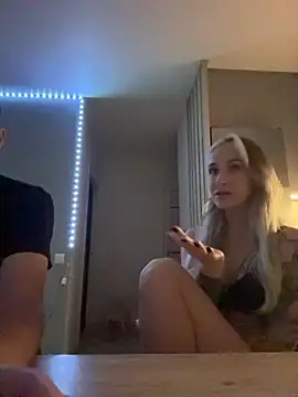 Snapshot of QueenKingg chatting on October 25, 2:35 pm QueenKingg online show from October 25, 2:35 pm