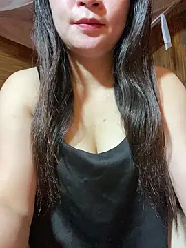 Snapshot of violet-00 chatting on May 15, 11:56 pm violet-00 online show from May 15, 11:56 pm