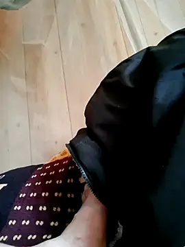 xuxulovezz online show from April 6, 5:41 am