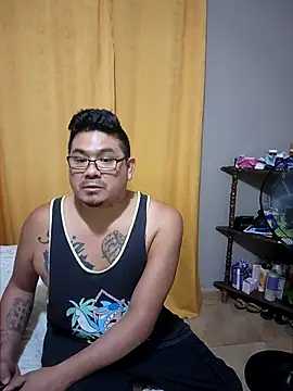 Snapshot of TheChino69 chatting on October 17, 4:48 am TheChino69 online show from October 17, 4:48 am