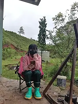 Helen-Tran online show from October 27, 1:42 am