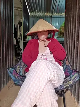 Helen-Tran online show from November 27, 2:24 am