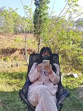 Helen-Tran online show from February 5, 1:21 am