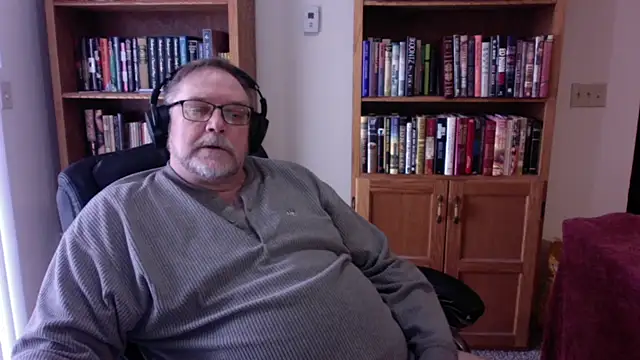 Snapshot of Vinyl22@xh chatting on March 2, 7:32 pm Vinyl22xh online show from March 2, 7:32 pm