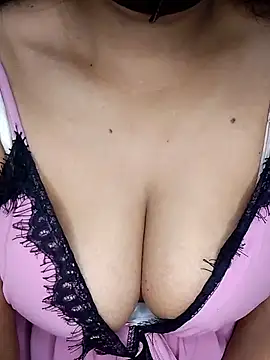 Snapshot of LylyCii96 chatting on October 26, 4:40 am LylyCii96 online show from October 26, 4:40 am