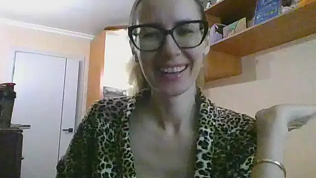 Snapshot of Norivann chatting on October 21, 9:43 am Norivann online show from October 21, 9:43 am
