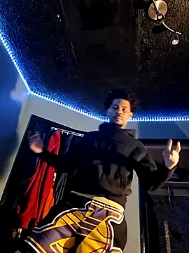 Snapshot of Painstickwes chatting on February 6, 7:17 pm Painstickwes online show from February 6, 7:17 pm