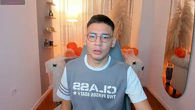 marcuswildx online show from October 3, 12:46 pm