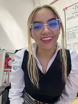 Snapshot of eimi_rosse18 chatting on May 20, 2:12 pm eimi rosse18 online show from May 20, 2:12 pm