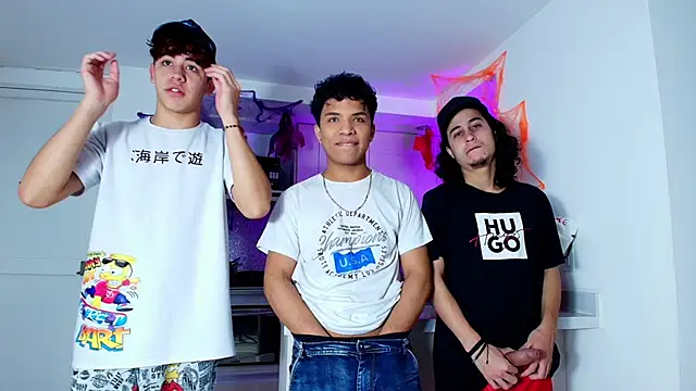 Snapshot of latin_naughty_boys chatting on October 19, 5:30 am latin naughty boys online show from October 19, 5:30 am