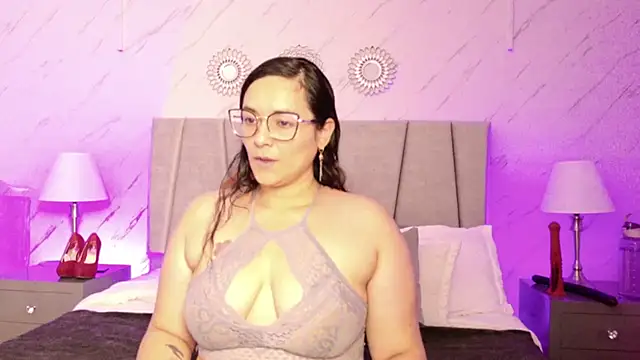 Snapshot of Michell_Monet chatting on July 21, 12:29 pm Michell Monet online show from July 21, 12:29 pm