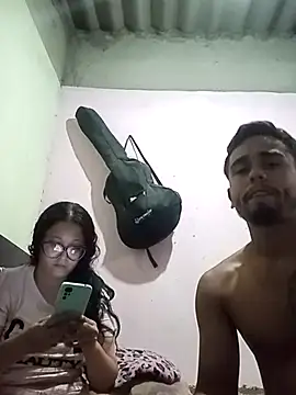 Snapshot of elmordelon14 chatting on March 28, 2:33 am elmordelon14 online show from March 28, 2:33 am