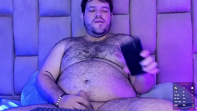 Snapshot of big_bearr chatting on May 17, 5:05 am big bearr online show from May 17, 5:05 am