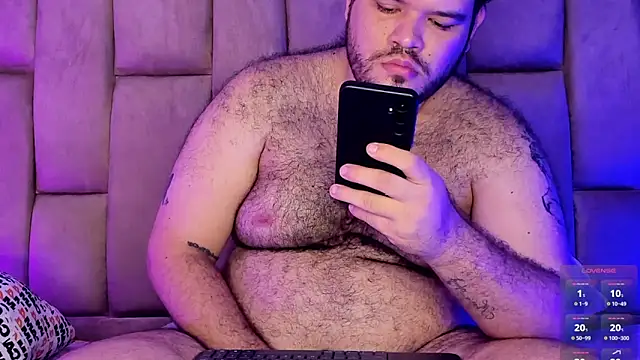 Snapshot of big_bearr chatting on May 19, 6:20 am big bearr online show from May 19, 6:20 am
