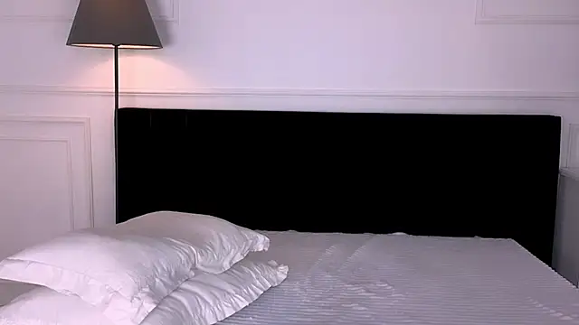 NoraAddams online show from April 9, 6:19 am