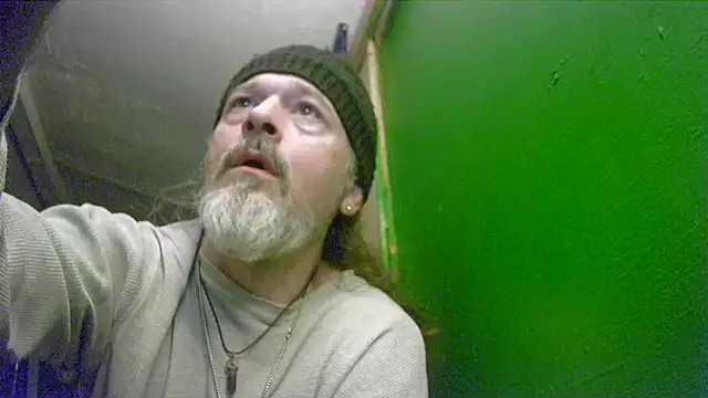 Snapshot of HippieDad333 chatting on December 13, 11:21 pm HippieDad333 online show from December 13, 11:21 pm