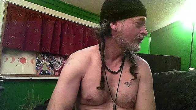 Snapshot of HippieDad333 chatting on April 9, 4:56 am HippieDad333 online show from April 9, 4:56 am