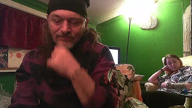 Snapshot of HippieDad333 chatting on April 11, 3:55 am HippieDad333 online show from April 11, 3:55 am