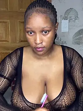 Bellabootie online show from April 16, 11:11 am