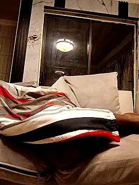 Snapshot of EscortedBankrupt chatting on December 19, 1:34 am EscortedBankrupt online show from December 19, 1:34 am