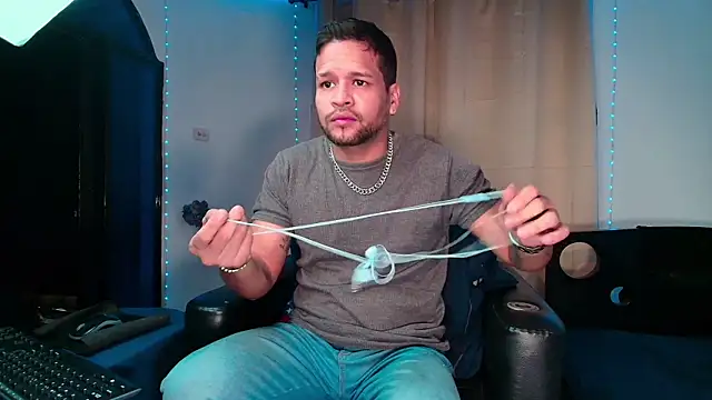 LucasGaeel online show from February 17, 12:45 pm